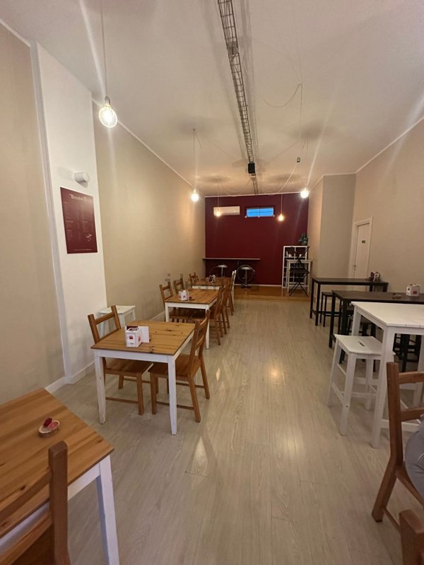 negozio in vendita a Voghera