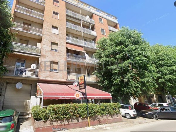 negozio in vendita a Voghera