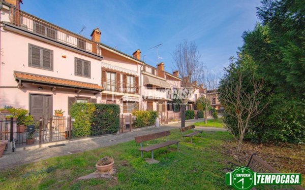 casa indipendente in vendita a Voghera