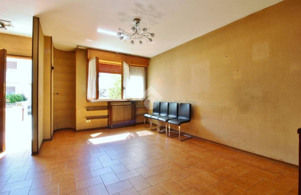 casa indipendente in vendita a Voghera