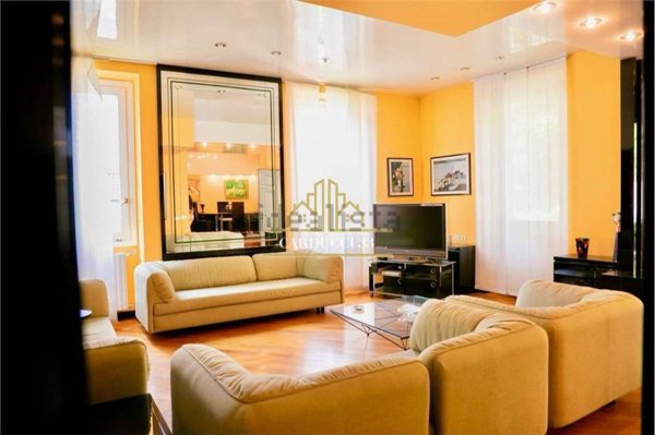 casa indipendente in vendita a Voghera