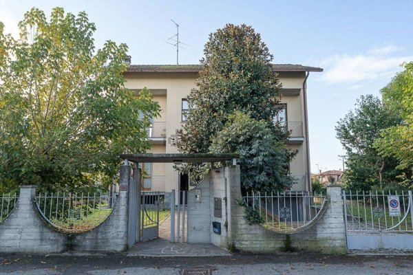 casa indipendente in vendita a Voghera