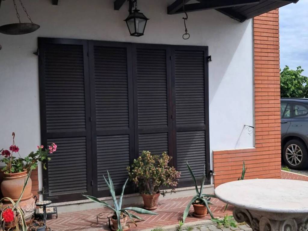 casa indipendente in vendita a Voghera