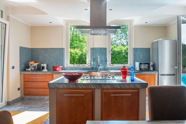 casa indipendente in vendita a Voghera