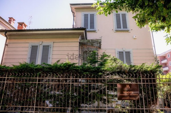 casa indipendente in vendita a Voghera