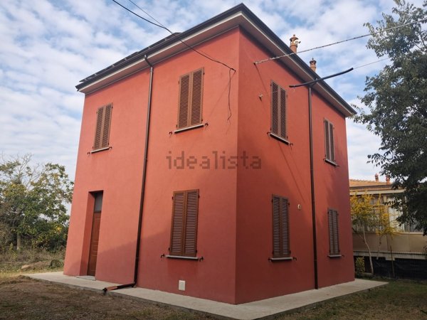 casa indipendente in vendita a Voghera