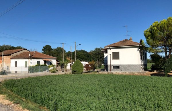 casa indipendente in vendita a Voghera