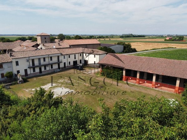 appartamento in vendita a Voghera in zona Torremenapace