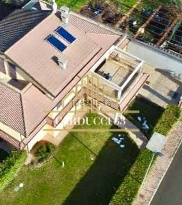 casa indipendente in vendita a Voghera