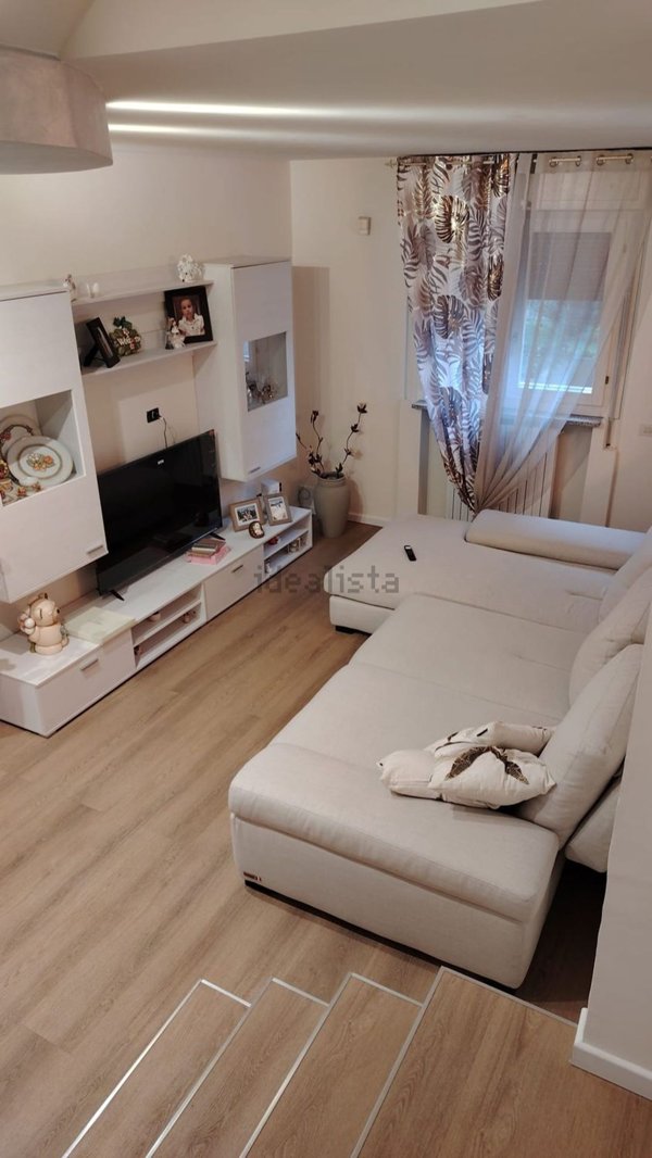 casa indipendente in vendita a Voghera