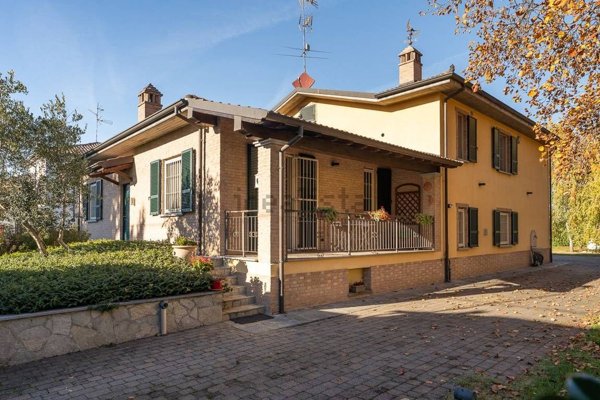 casa indipendente in vendita a Voghera