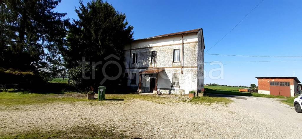 casa indipendente in vendita a Voghera
