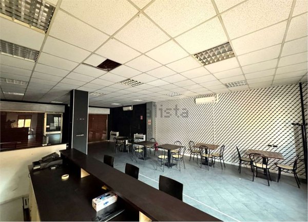 locale commerciale in vendita a Voghera