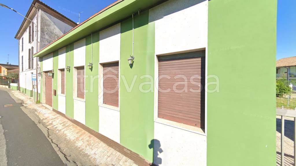 negozio in vendita a Voghera