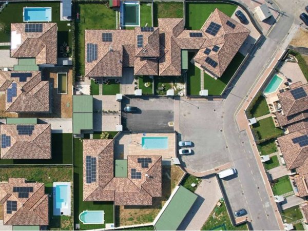 casa indipendente in vendita a Voghera