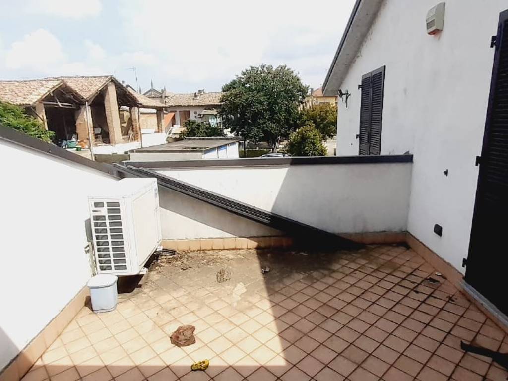 casa indipendente in vendita a Voghera in zona Medassino