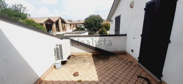 casa semindipendente in vendita a Voghera in zona Oriolo