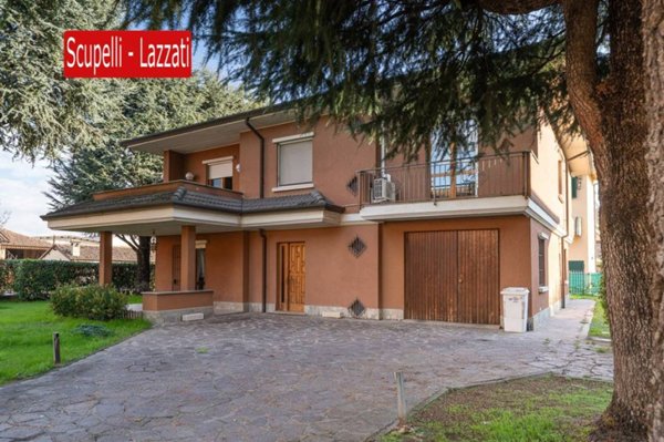 casa indipendente in vendita a Voghera