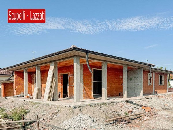 casa indipendente in vendita a Voghera in zona Oriolo