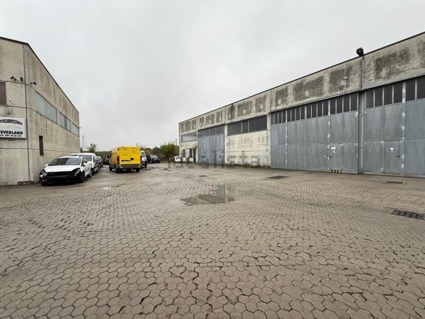 ufficio in vendita a Voghera in zona Medassino