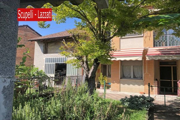 casa indipendente in vendita a Voghera in zona Oriolo