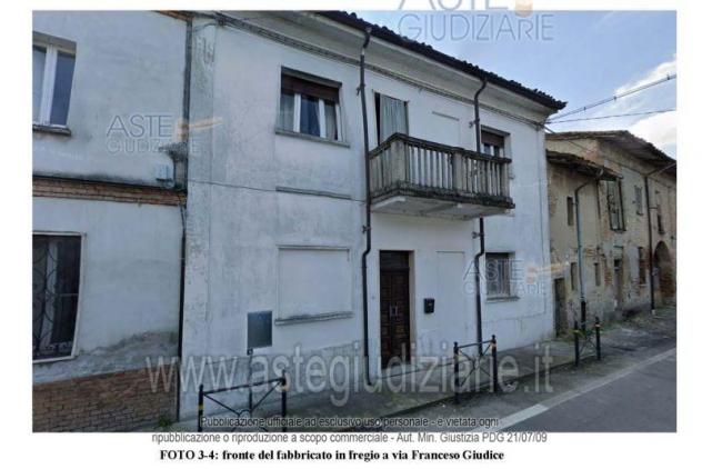 casale in vendita a Voghera in zona Oriolo