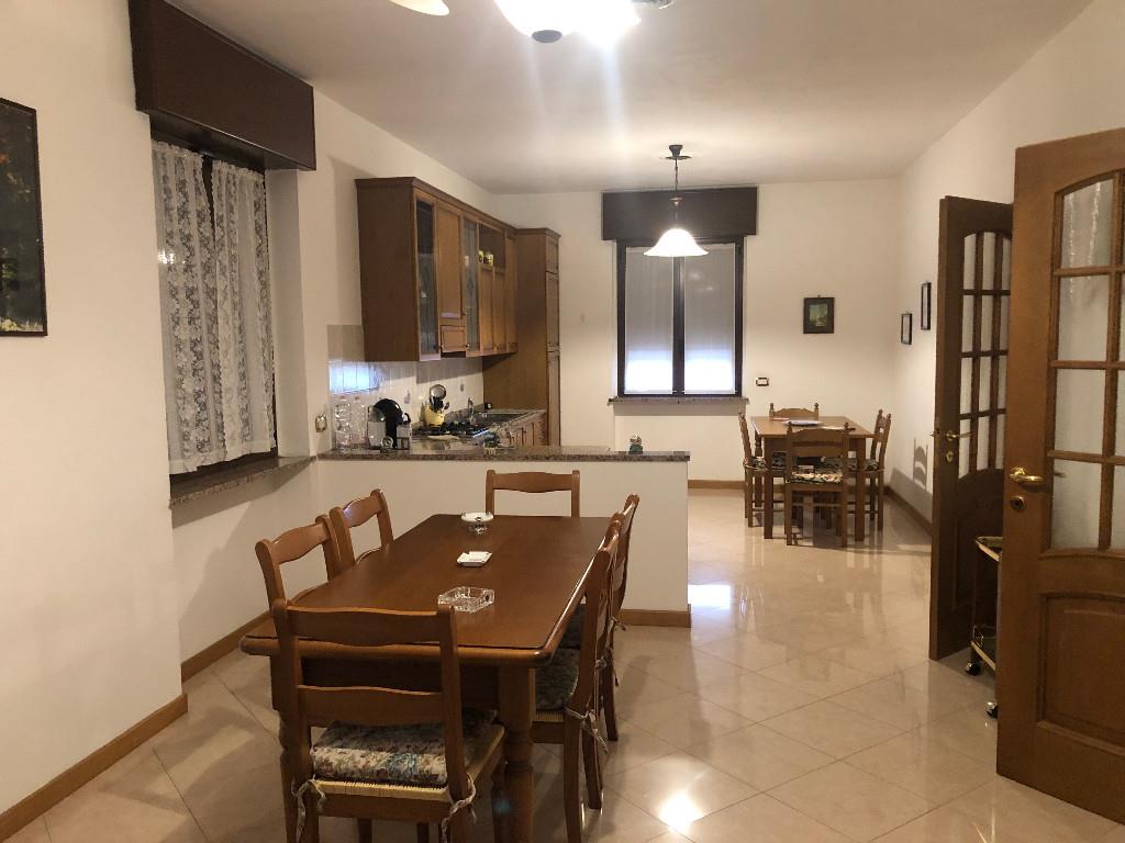 casa indipendente in vendita a Voghera