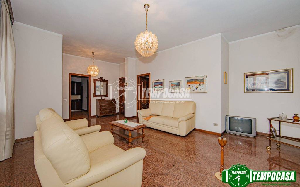 casa indipendente in vendita a Voghera in zona Valle
