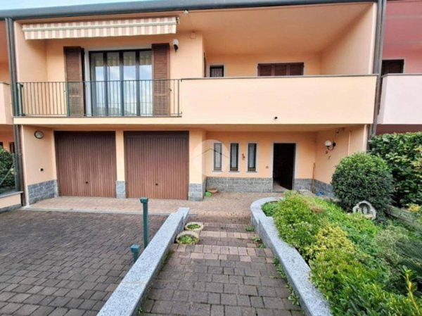 casa indipendente in vendita a Voghera