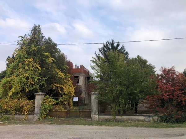 casa indipendente in vendita a Voghera in zona Campoferro