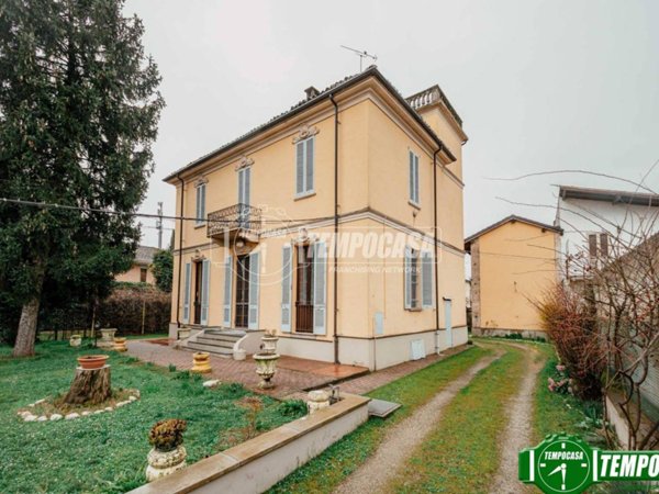 casa indipendente in vendita a Voghera