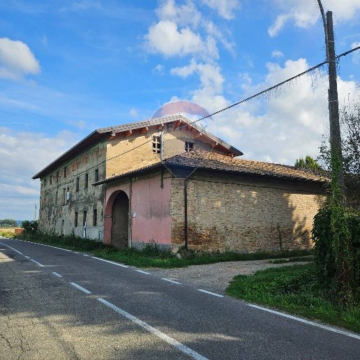 casale in vendita a Voghera