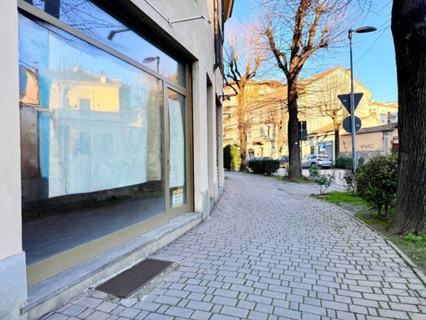 negozio in vendita a Voghera