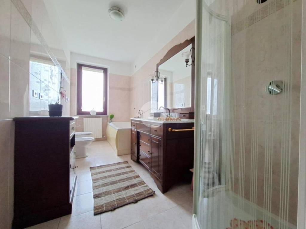 casa indipendente in vendita a Voghera