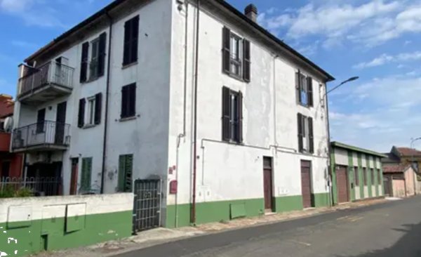 negozio in vendita a Voghera