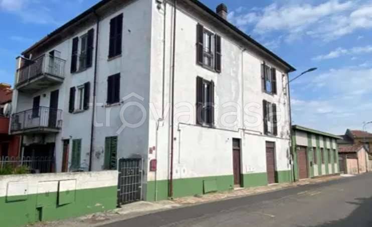 negozio in vendita a Voghera