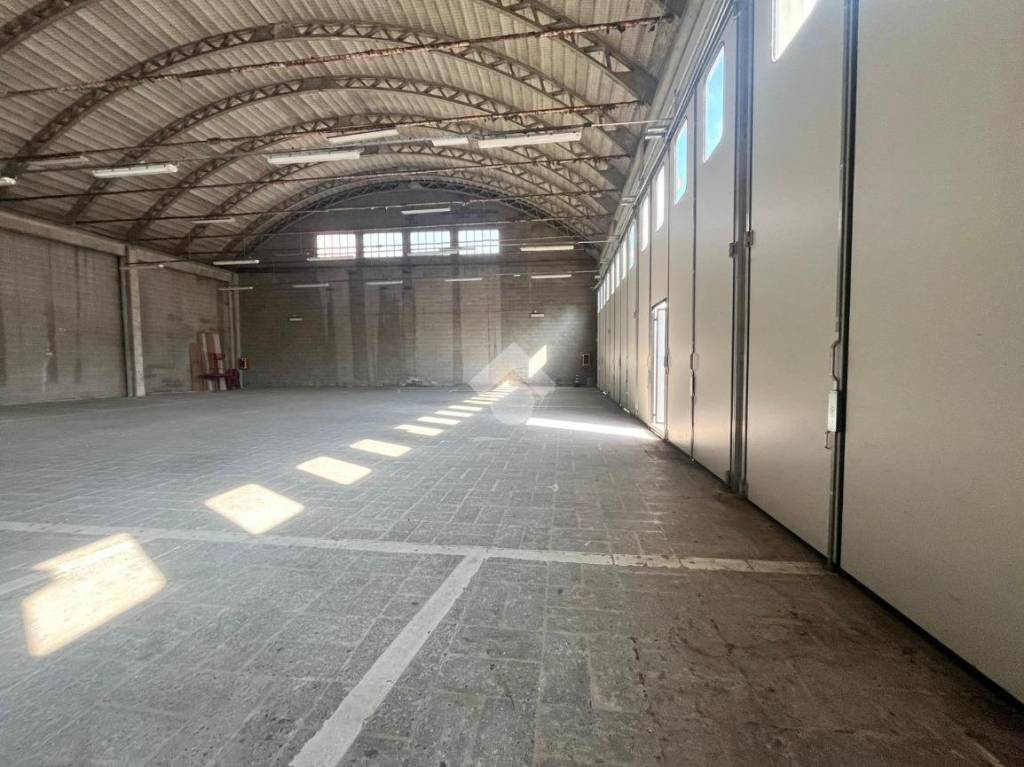 capannone in vendita a Voghera