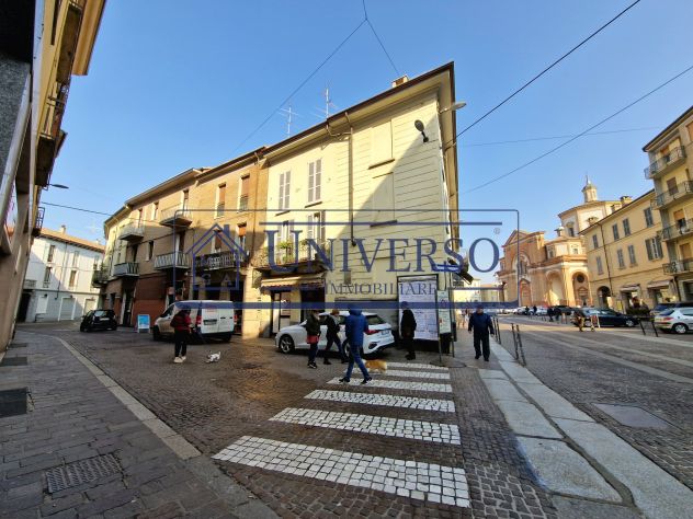 negozio in vendita a Voghera