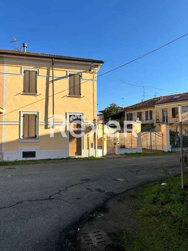 casa indipendente in vendita a Voghera