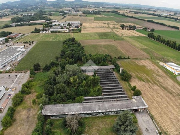 terreno edificabile in vendita a Voghera in zona Campoferro