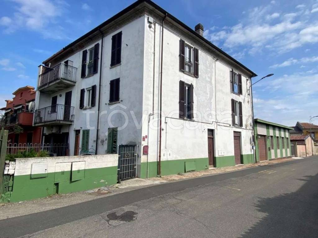 negozio in vendita a Voghera in zona Valle