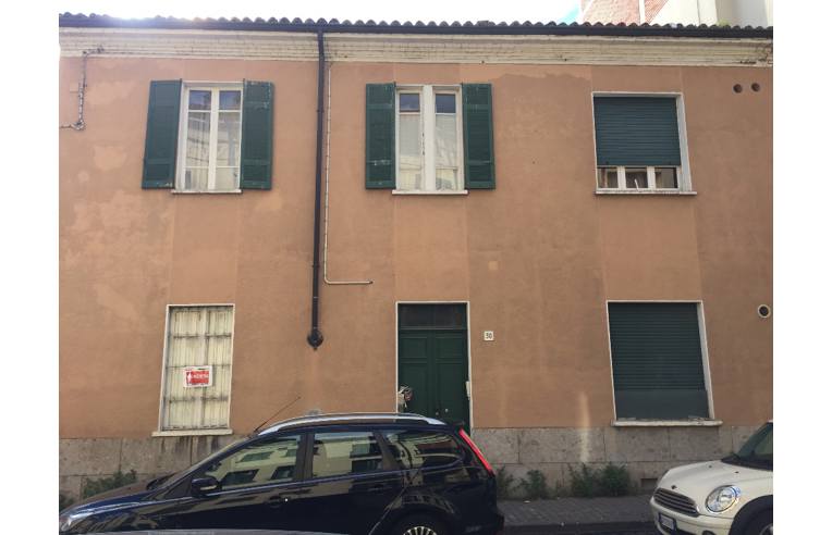 casa indipendente in vendita a Voghera