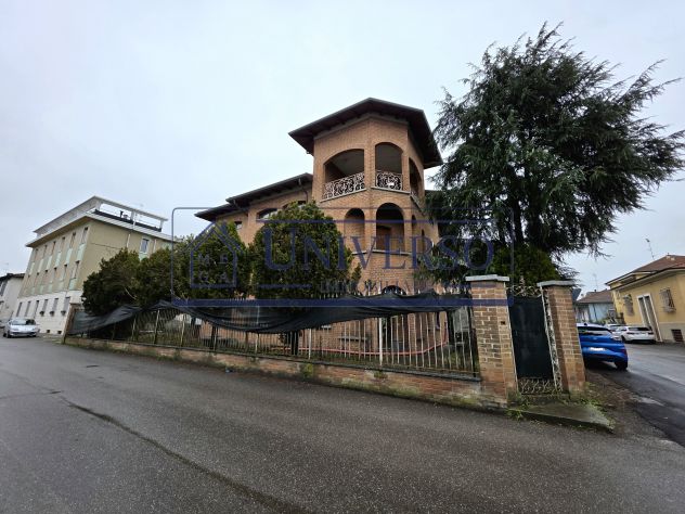 casa indipendente in vendita a Voghera