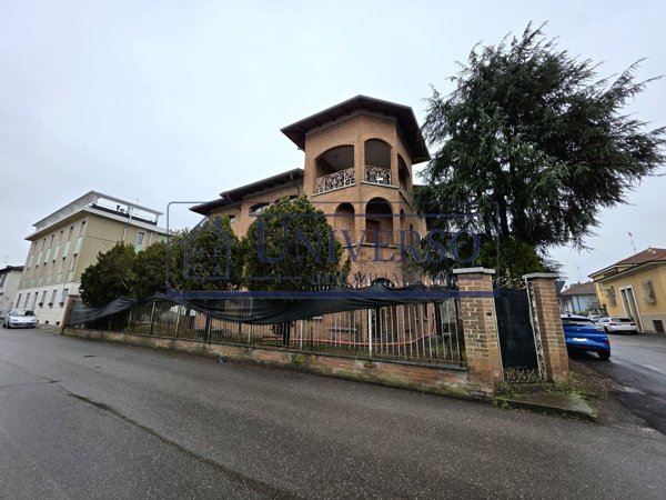 casa indipendente in vendita a Voghera