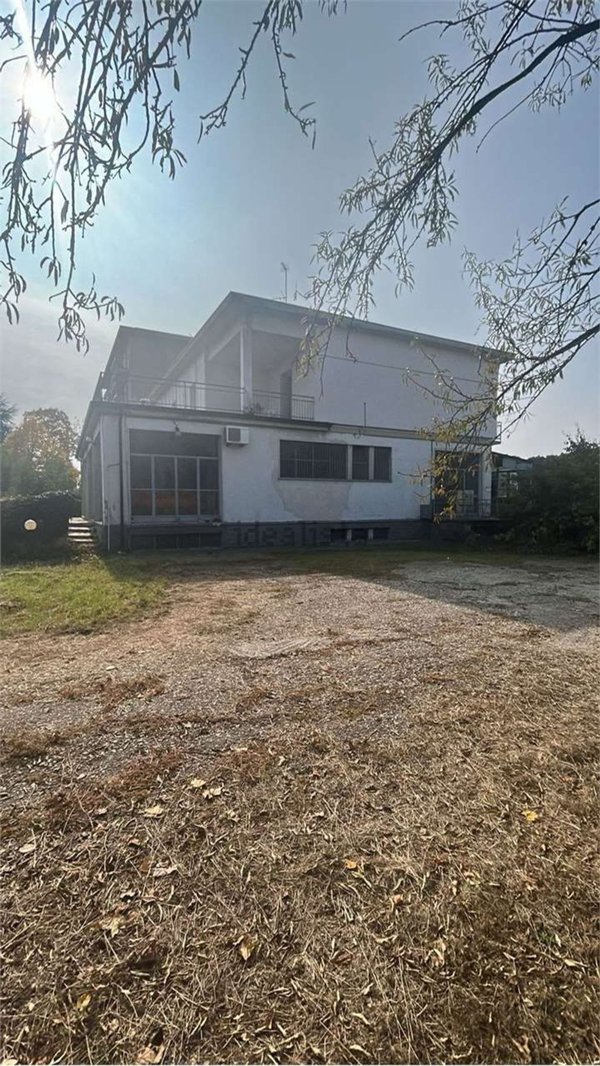 casa indipendente in vendita a Voghera