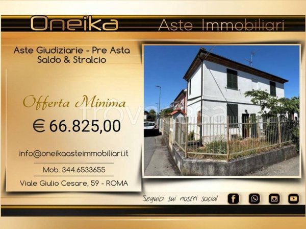 casa indipendente in vendita a Voghera