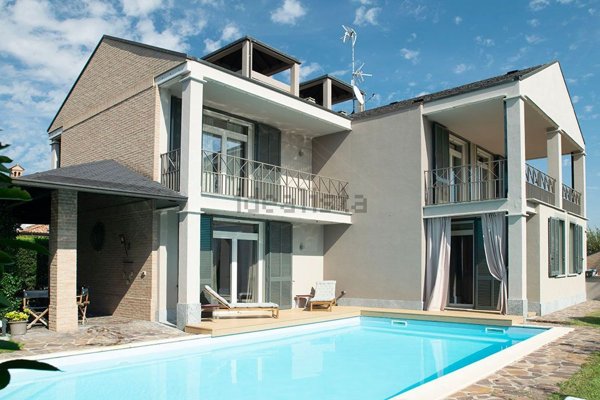 casa indipendente in vendita a Voghera