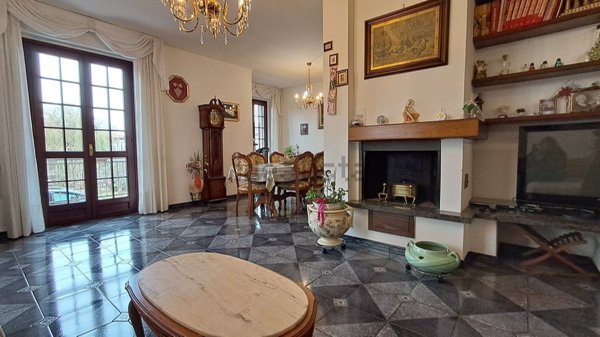 casa indipendente in vendita a Voghera in zona Valle