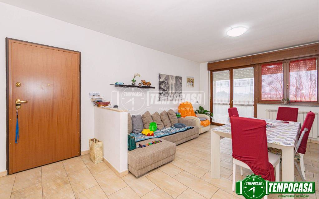 appartamento in vendita a Voghera in zona Medassino