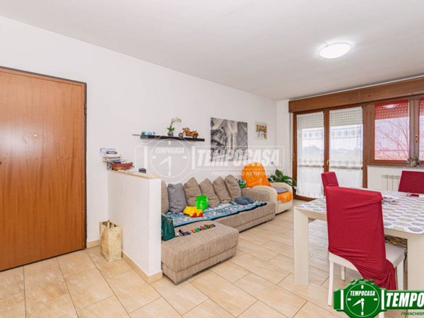 appartamento in vendita a Voghera in zona Medassino